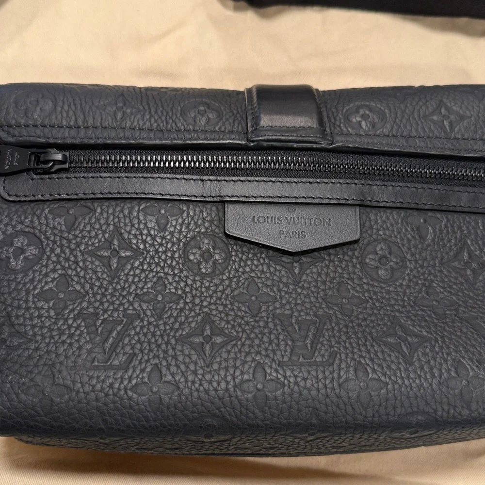 Louis Vuitton Black Leather S Cape Messenger Taurillon Shoulder Bag